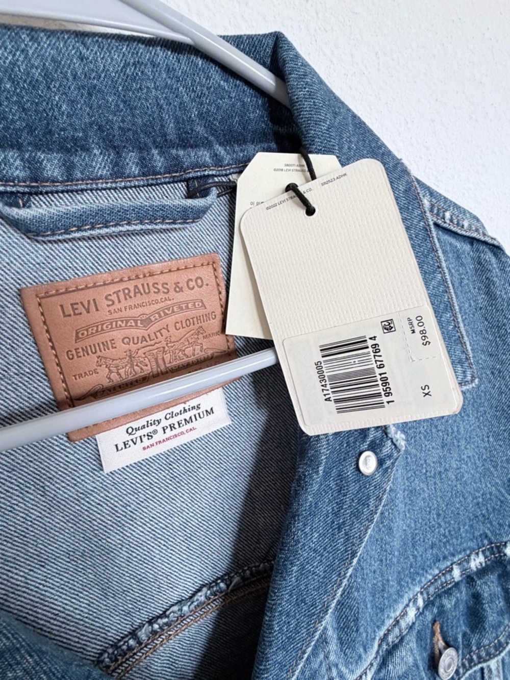 Levi's Premium 90's Trucker Distressed Denim Jacket Unisex Grunge Blue XS NWT - Picture 7 of 15